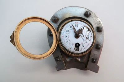 Horloge en Bronze Forme Sabot Fer à Cheval Fonctionne France 1880 Equitation - Photo 1/4