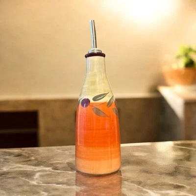 Dispensador de aceite para cocina con caño de metal aceitunas y hojas italianas Foto 1 de 4