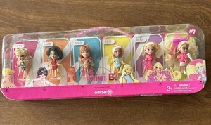 Mattel - Mini Barbie Peek-a-Boo Petites - 2008 Mini B Geschenkset - Bild 1 von 16