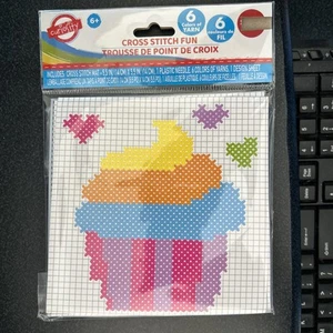 Cupcake Cross Stitch -5.5"x 5.5"- Includes yarn and needle - Picture 1 of 4
