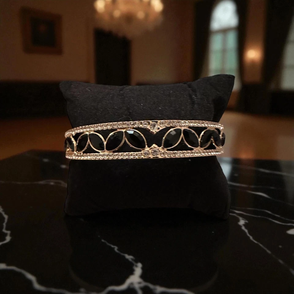 Anne Klein 金色黑叶设计手链 — 第 1/2 张图片