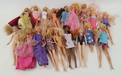 Paquete de 18 muñecas de moda mixtas Barbie clon Mattel Simba usadas Foto 1 de 4