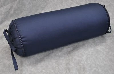 Almohada enrollable con cordón para cuello hecha con tela de algodón azul marino Ralph Lauren Foto 1 de 2