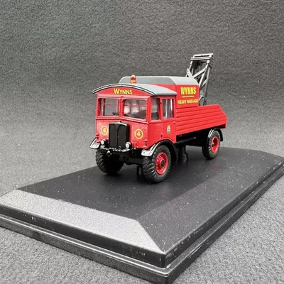 OXFORD 1:76 AEC Matador Wrecker Vintage Rescue Vehicle - Die-Cast Collectible - Image 1 of 4
