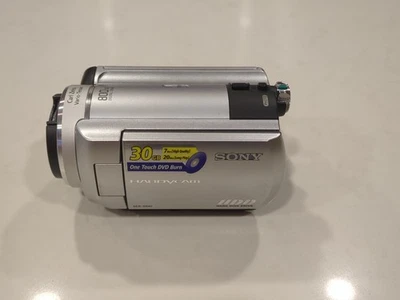 Videocámara digital Sony Handycam DCR-SR40 HDD 30 GB - plateada - probada funciona Foto 1 de 4