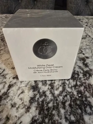 OCEANE  White Pearl Facial Peeling Gel 1.7oz / 50ml  Body Mind Soul  Sealed - Image 1 of 4