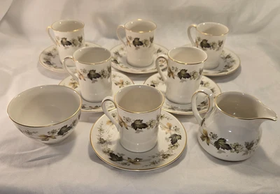 Juego de té Royal Doulton Larchmont TC1019 Bone China para 6-6 tazas y platillos + jarra Foto 1 de 4
