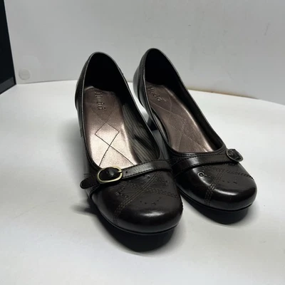 Zapatos de salón vintage años 90 marrón barro con correa talla 10M Foto 1 de 4