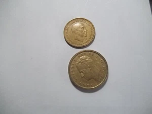 Spanish coins 1988 cien pesetas and 1966 una peseta - Imagen 1 de 4
