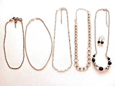 Collar de cadena con cuentas. Kenneth Cole, cadena cuerda serpiente, cuentas tono plata + Foto 1 de 4