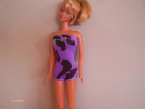 PUPPENKLEIDUNG BARBIE HANDMADE BADEANZUG LILA BEDRUCKT - Bild 1 von 1