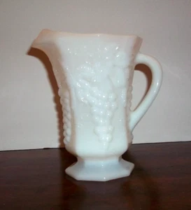 DE COLECCIÓN - VASO DE LECHE - JARRA PEQUEÑA - UVAS - VIDRIO INDIO - Imagen 1 de 5