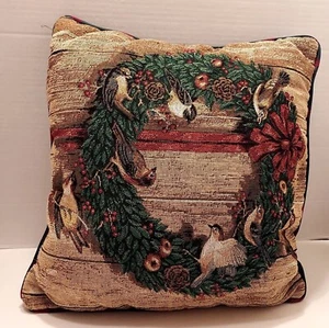 SELTEN* Wunderschön detailliertes WEIHNACHTSTEPPICHKISSEN mit Vogelband und Grün! - Bild 1 von 6