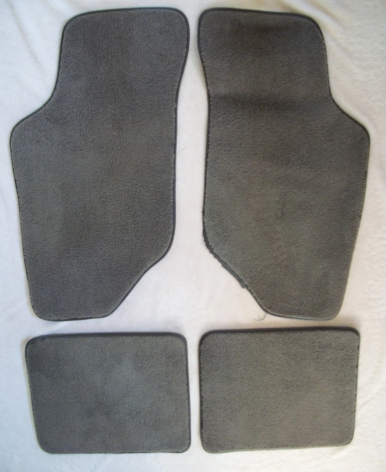 Неоригинальные напольные коврики для седана Ford Taurus GL 1995 года выпуска средние коричневые - Изображение 1 из 4