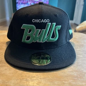 New Era hardwood Classics Chicago Bulls black fitted hat 7 1/2 Green Spell Out - Picture 1 of 12