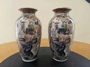 Japanese Peacock Vase Pair Beautiful Handpainted Gold Trim 8" Tall Vintage - Picture 1 of 5