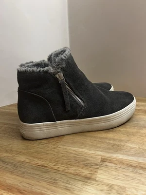 Botas de gamuza Dolce Vida, sin talla encontrada, medidas 10”- talla 9, forro cálido y difuso Foto 1 de 4
