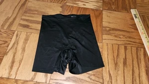 SPANX Women’s Plus Size M smoothing mid thigh hide and sleek shaper shorts - Picture 1 of 8