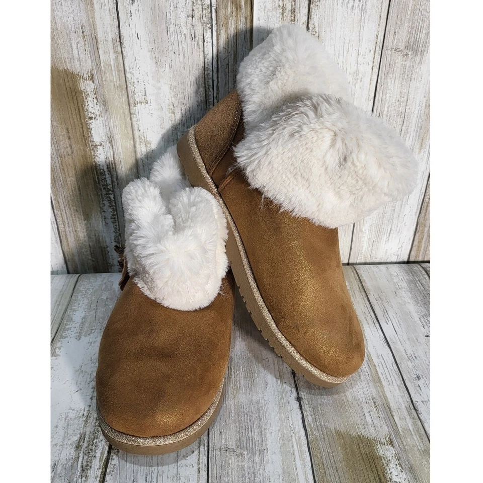 Zapatillas botín Juicy Couture para mujer doradas brillantes de piel sintética acogedoras cálidas Foto 1 de 4