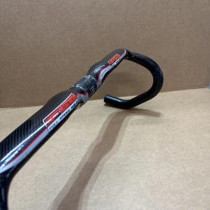 Manillar de barras de carretera FSA con forma de ala de fibra de carbono 44 cm x 31,8 - Imagen 1 de 9