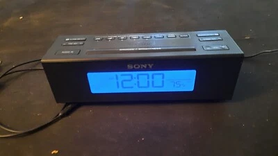 Reloj despertador Sony Dream Machine ICF-C707 sonidos naturales con radio digital AM/FM Foto 1 de 4