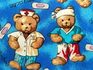 tela GET WELL BEARS 26"xWOF 100% algodón acolchado 1998 Timeless Treasures azul - Imagen 1 de 7