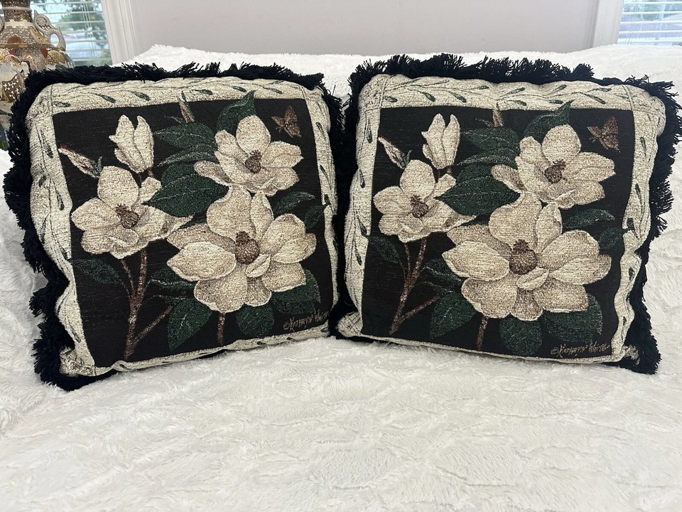 "Juego de 2 almohadas de lana con punta de aguja de magnolia Kathryn blancas 16"" X 16""" Foto 1 de 4