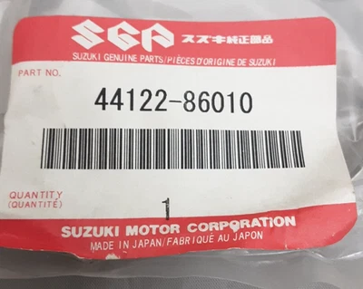 NEW GENUINE SUZUKI 44122-86010 CLAMP, DIFFERENTIAL SIDE QuadRunner LT-4WD LT-F4 - Image 1 of 2
