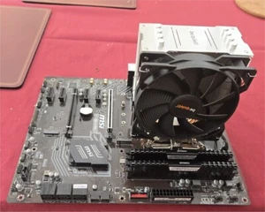 Intel I5-9600kf MSI Z390-A Pro, 16GB Corsair DDR4 3200 , Be Quiet cooler - Photo 1/2