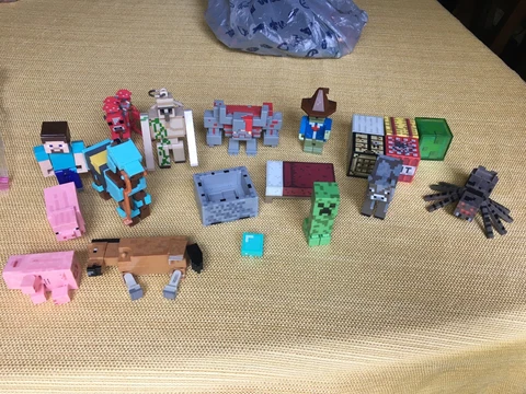 Minecraft figures mixed lot Cover
