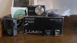 Panasonic Lumix dmc-fx01 con scatola batteria scheda 1gb caricabatteria e cavi - Picture 1 of 7