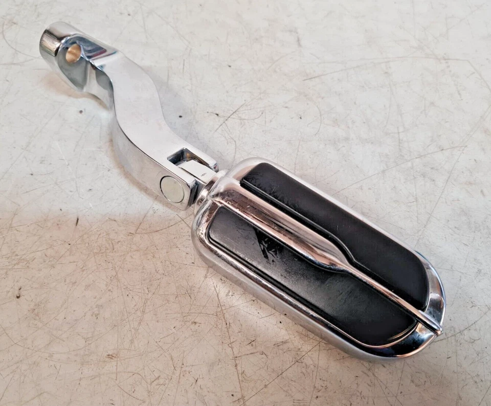 Harley Davidson Street Glide Rear Passenger Foot Peg 51453-09 - Image 1 of 4