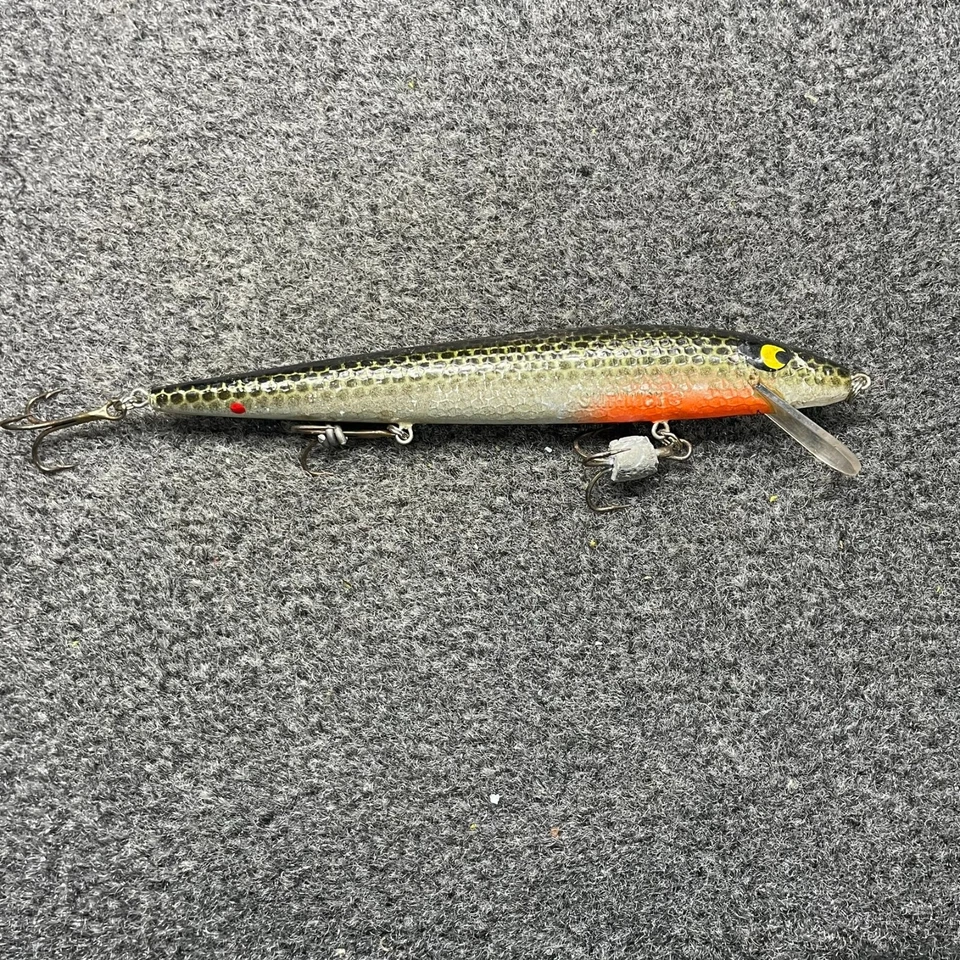 Señuelo Smithwick Floating Rattlin' Rogue Jerkbait 5 1/2" Negro Espalda Verde Escala 90 Foto 1 de 4