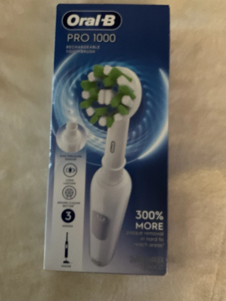 Новый и запечатанный! Oral-B Pro 1000 глубокой очистки действие аккумуляторная зубная щетка новый в коробке! - Изображение 1 из 3