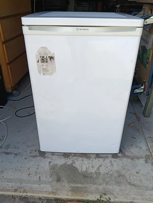Bar fridge Westinghouse, wrm1300  good condition runs perfectly pick up tapping  - image 1 of 4