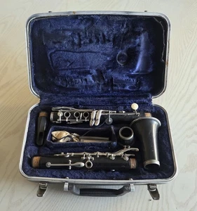 Clarinetto Boosey & Hawkes con custodia solo parti spedizione gratuita - Foto 1 di 10
