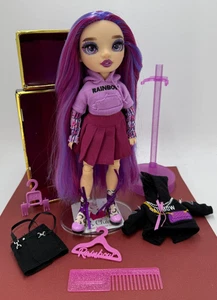 MGA 2021 ☆ Rainbow High ☆ Series 3 : EMI VANDA - Purple Fashion Doll - Imagen 1 de 8