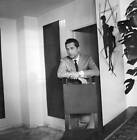 Rossano Brazzi leaning on the back of a chair at home 1962 OLD PHOTO