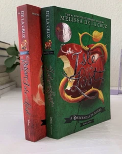 Buchmenge 2 von Melissa DE LA CRUZ: Ein Nachkommen Noval Buch eins & zwei: PB - Bild 1 von 13