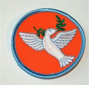 Antikrieg Friedenssymbol Taube mit Olivenzweig Original 70er Jahre Stoffaufnäher Neu NOS - Bild 1 von 3