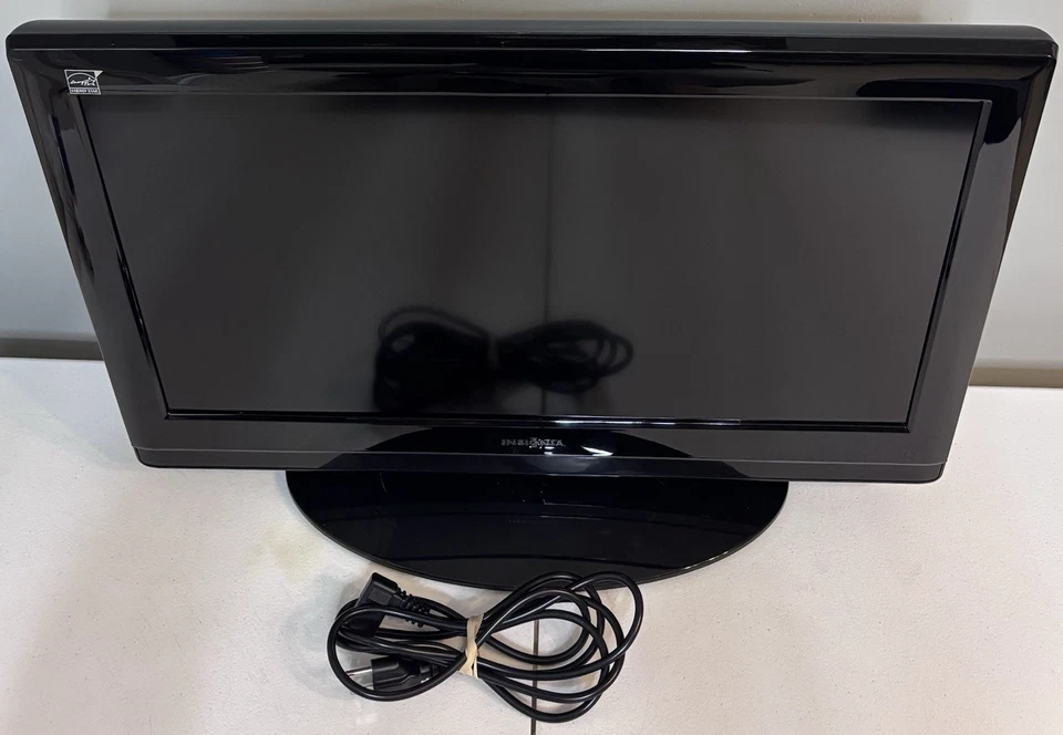 Insignia NS-LDVD26Q-10A LCD - 26” Color TV / DVD Player - Retro Gaming - READ - Image 1 of 4