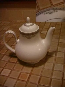 Royal Doulton - York - Coffee Pot - Picture 1 of 1