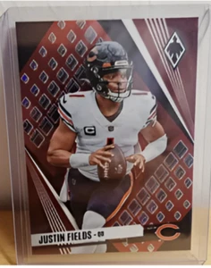 2023 Panini Phoenix Red Seismic SP Variation 22/199 Justin Fields - Bild 1 von 3