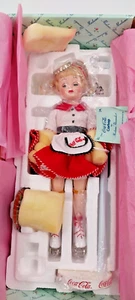 MADAME ALEXANDER COCA-COLA CARHOP AUF ROLLSCHUHEN. NRFB. Danbury Mint NEU - Bild 1 von 5