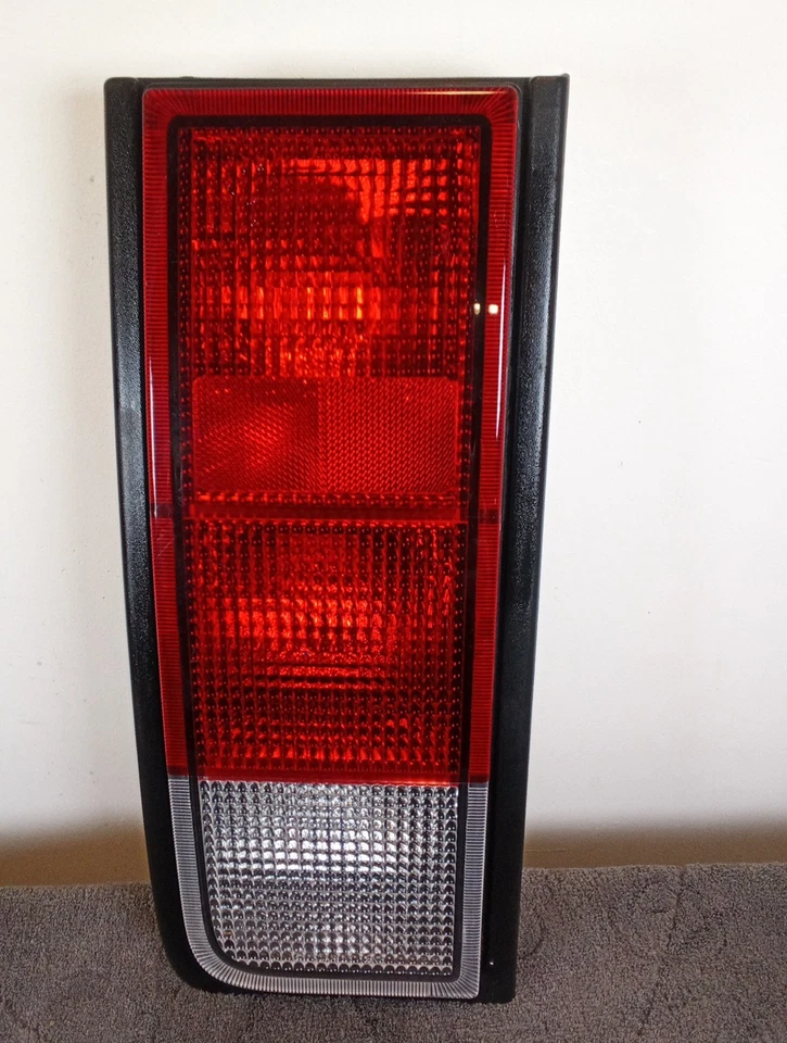 05-09 Hummer SUV H2 luz trasera izquierda conductor lámpara trasera (montada en el cuerpo) OEM probado Foto 1 de 4