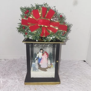 Centro de mesa The Bradford Exchange Disney Magic of the Season Ariel Wonder 9" - Imagen 1 de 11