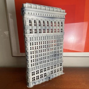 N Scale Skyscraper / Building 16 Inches Tall - Picture 1 of 12