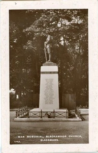 ECHTFOTO POSTKARTE VOM KRIEGERDENKMAL BLACKAMOOR KIRCHE, BLACKBURN, LANCASHIRE - Bild 1 von 2
