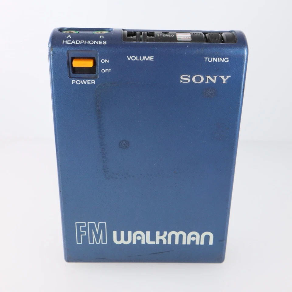 Primer modelo SONY FM WALKMAN SRF-40 FM 1980 funciona FM:76-90MHz de Japón Foto 1 de 4