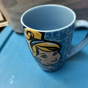 Tazza Walt Disney Cenerentola difficile da svegliare quando sei stato fuori oltre mezzanotte - Foto 1 di 3